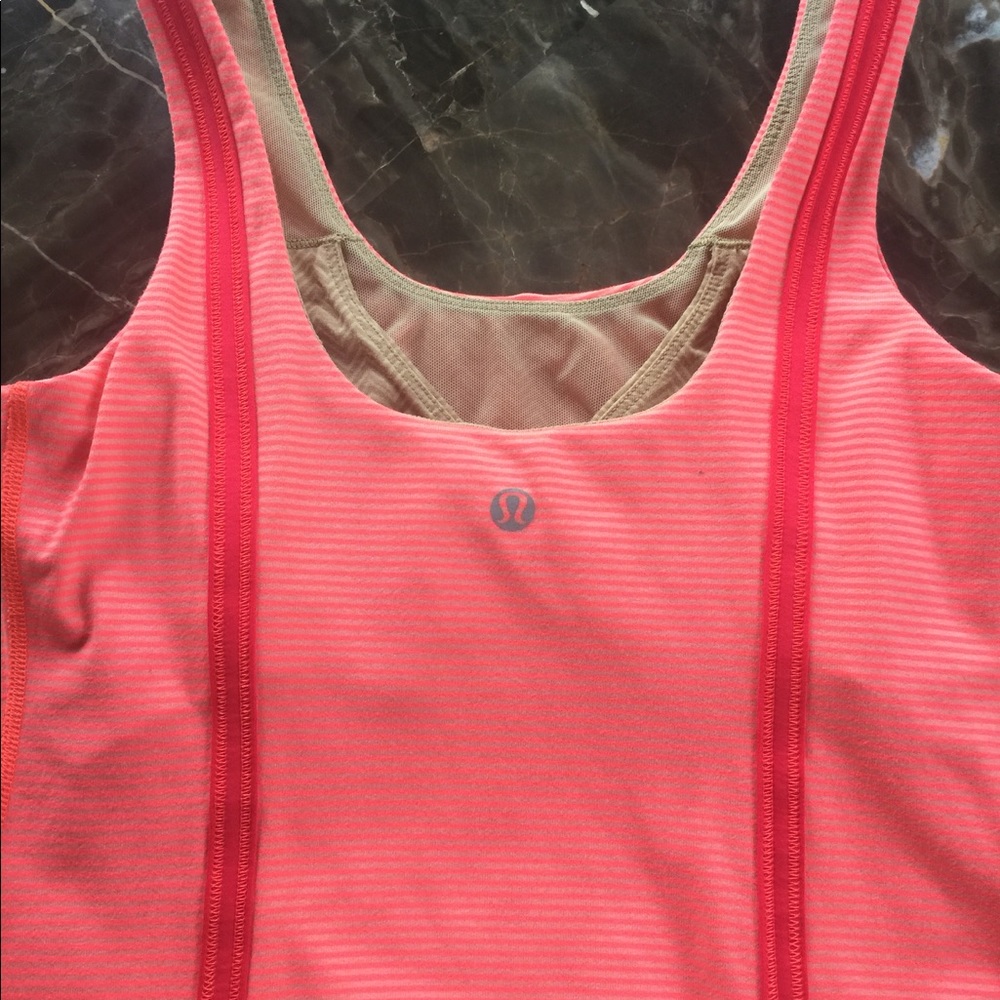 Lululemon orange top with piping and ruching. - Picture 3 of 4